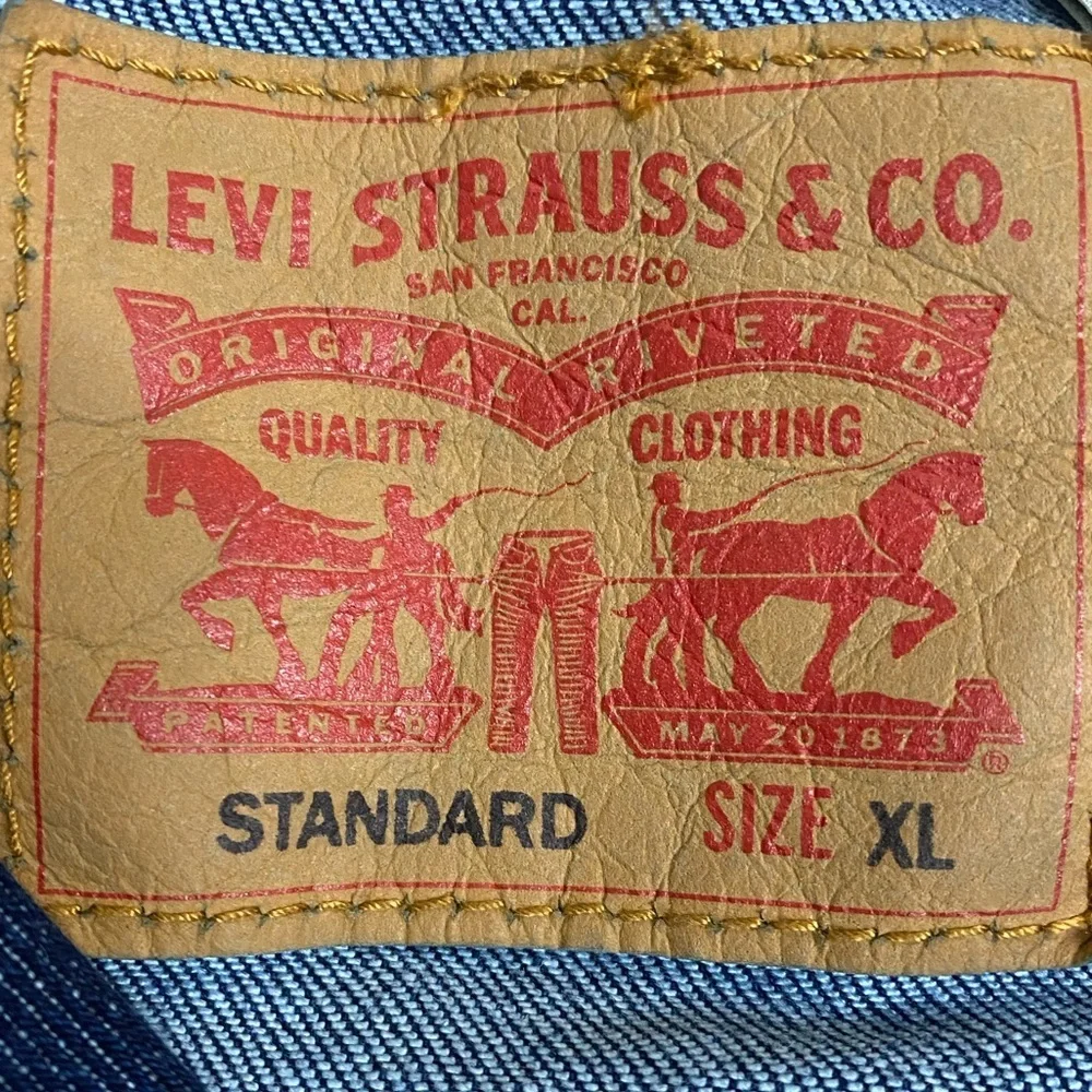 Levi’s Trucker Jacket New Medium Wash Standard Fit Sz XL